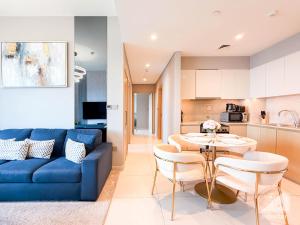 Luxury 2 Bedroom Balcony Burj Khalifa & Fountain Views