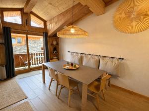 Charmante maison de village rénovée 4 pièces, 3 niveaux, 80m², 6 pers, à St Marcel, proche pistes ski. - FR-1-452-381