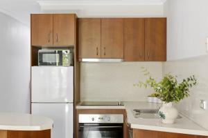 SEASIDE APARTMENT - Pool - Tennis Court - WiFi - Full Kitchen