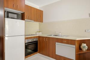 SEASIDE APARTMENT - Pool - Tennis Court - WiFi - Full Kitchen