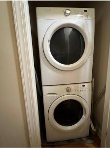 4 Private Room in a Shared House - Wi-Fi - TV - Parking
