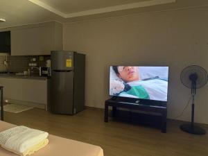 Nice and fresh Spacious Studio with Balcony in Clark