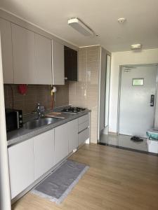 Nice and fresh Spacious Studio with Balcony in Clark