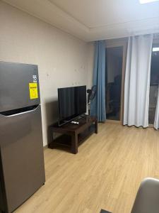 Nice and fresh Spacious Studio with Balcony in Clark