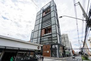 Apartamento ensolarado em condomínio clube