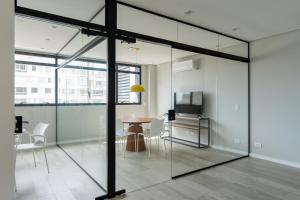 Apartamento ensolarado em condomínio clube