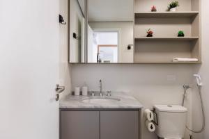Apartamento ensolarado em condomínio clube