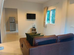 Cozy Spacious Bungalow 5 min from the beach