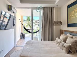 Hear the Waves Luxury Oceanfront Escape