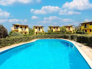 Holiday home with air conditioning and shared pool