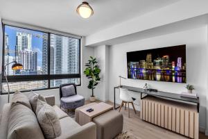 Brand New Downtown Apartment- Pool Gym and Parking