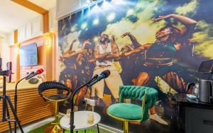 Couple in a Hot tub,Pool table,Karaoke,Cappuccino Bar,10min to JKIA,5min to SGR,close to National park,Gateway mall & foodplus