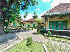 RedDoorz Syariah at Wisma Madukismo UMY