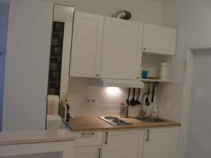 Studio apartment - Green door