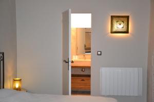 B&B / Chambres d'hotes Maison Saint Louis avec Jacuzzi : photos des chambres