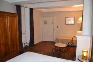 B&B / Chambres d'hotes Maison Saint Louis avec Jacuzzi : photos des chambres