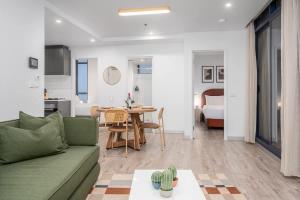 LaneStay - 2BR in Southbank w Large Living and Gym
