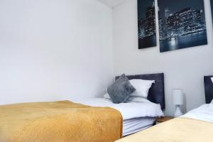 Stylish 3-Bedroom Escape with Private Garden - Near Stadiums & City Centre