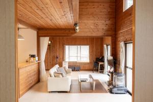 Pearl Deerlet Lake Yamanaka A227