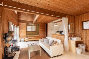 Pearl Deerlet Lake Yamanaka A227