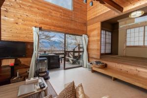 Pearl Deerlet Lake Yamanaka A227