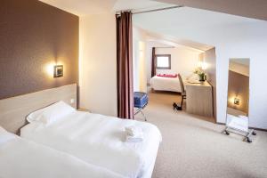 Hotels Hotel Loreak : Chambre Quadruple Supérieure 