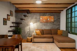 Hanoi Collective 5 mins to Hoan Kiem Lake, 2BR Duplex & Garden Bath