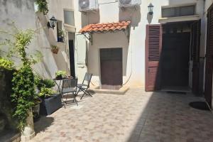 Jazzy House In Historic Centre 2BR Sleeps 4 - Happy Rentals