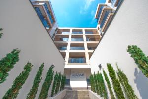 Azure Seaside Apartment - Luxury Apartment with Terrance, Balcony and Parking in Gdansk