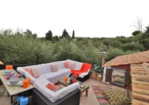 Villa Ochre
