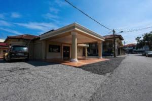 Bangi Lanai Hotel