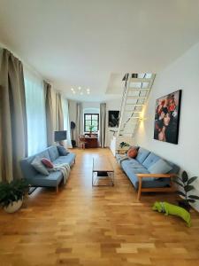Außergewöhnliche familien- und hundefreundliche Maisonette-Wohnung im historischen Jagdschlössl - KEINE MONTEURE