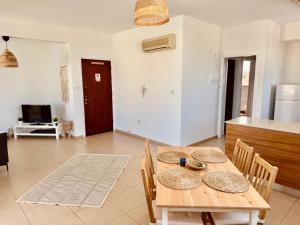 Boho Sun Retreat - Airy 2BR - Walk2Beach - Larnaca