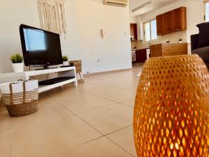 Boho Sun Retreat - Airy 2BR - Walk2Beach - Larnaca