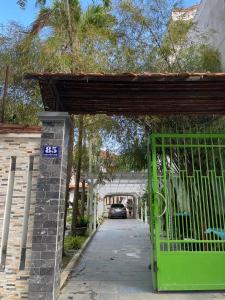 Phòng cho thuê cao cấp trong biệt thự có sân vườn, bếp