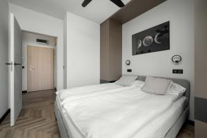 Przestronny Apartament z Ogrodem by Noclegi Renters