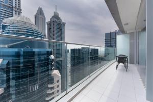 Free Housekeeping Visits During Your Stay - StayShort - Elegant 1 Bedroom in Dubai Marina that Sleeps 4