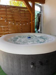 Juicy Private Apartments with Jacuzzi