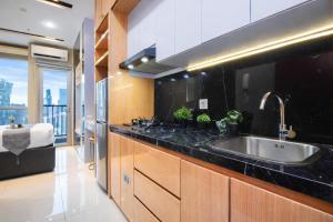 Great Location Studio at The Newton Ciputra World 2 Apartment By Travelio