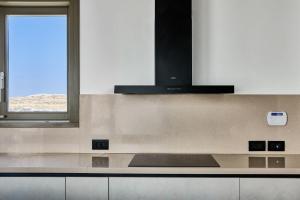 Brand new Luxury house near Molos beach!