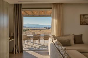 Brand new Luxury house near Molos beach!