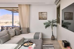 Brand new Luxury house near Molos beach!