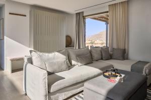 Brand new Luxury house near Molos beach!