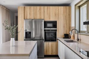 Brand new Luxury house near Molos beach!