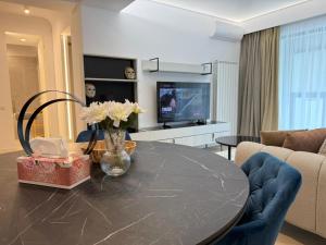 Modern Apartment Cortina North