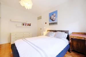 Two-Bedroom Ground-Floor Flat with Private Garden, NW8