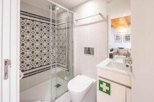 Oporto Tiles Mezzanine by Hopstays