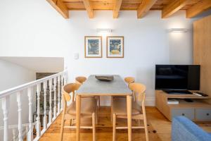 Oporto Tiles Mezzanine by Hopstays