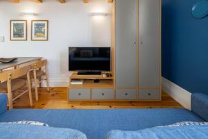 Oporto Tiles Mezzanine by Hopstays