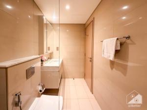 Downtown Luxury Apartment with balcony - Walk to Dubai Mall